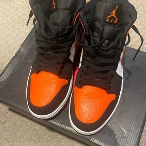 jordan mid painted toe